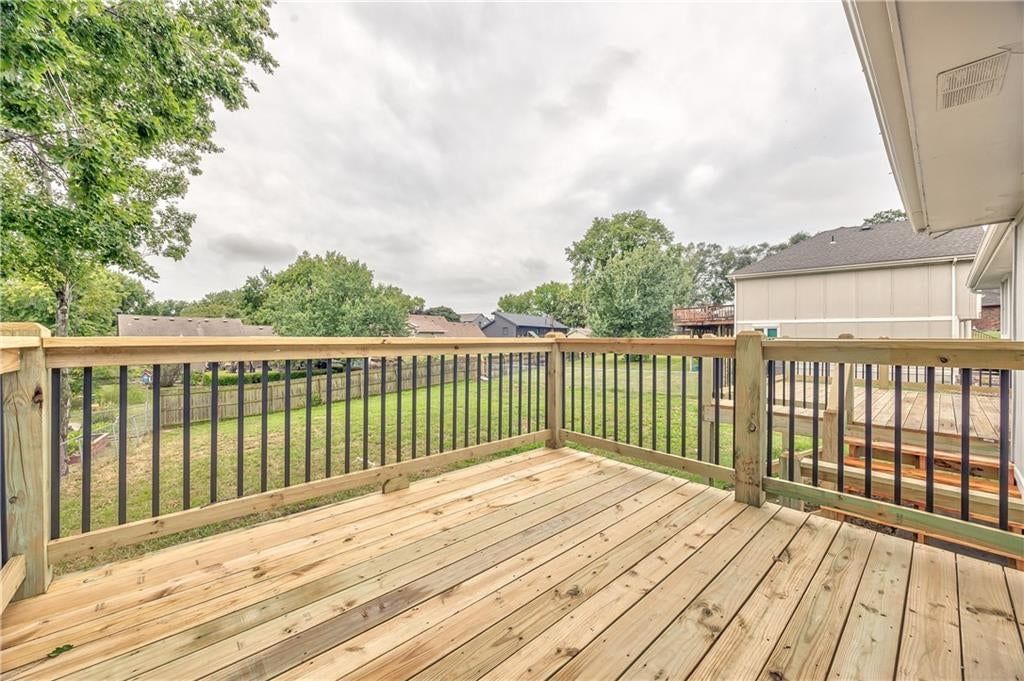 Photo 27 of 33 - 1105 Brookside Place, Raymore, MO 64083
