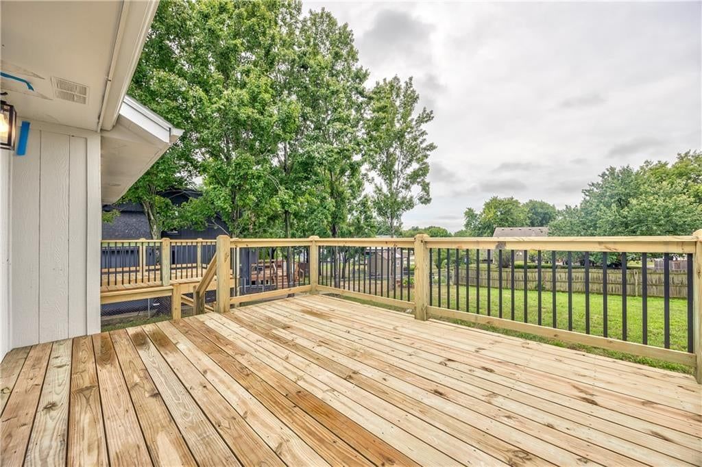 Photo 28 of 33 - 1105 Brookside Place, Raymore, MO 64083