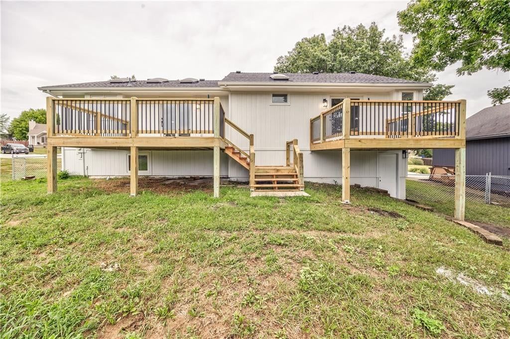 Photo 30 of 33 - 1105 Brookside Place, Raymore, MO 64083