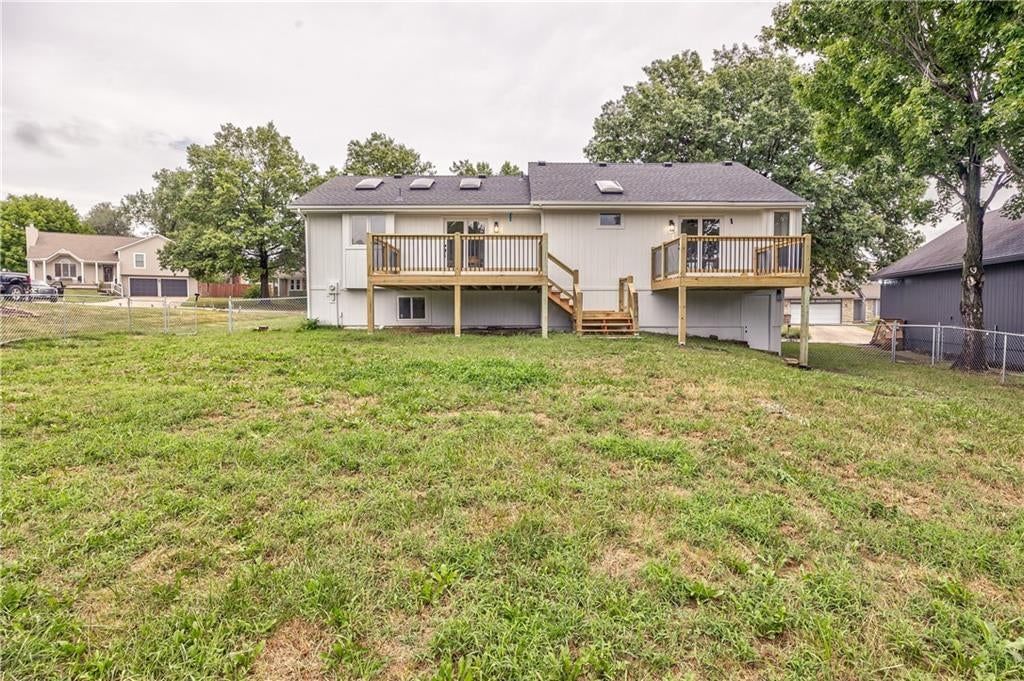 Photo 33 of 33 - 1105 Brookside Place, Raymore, MO 64083