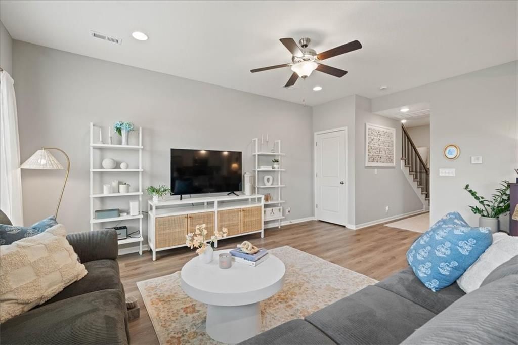 Photo 7 of 32 - 9107 SW 2nd Street, Blue Springs, MO 64064