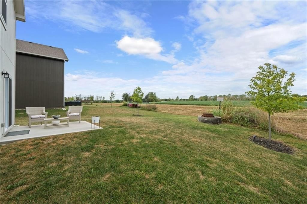 Photo 27 of 32 - 9107 SW 2nd Street, Blue Springs, MO 64064