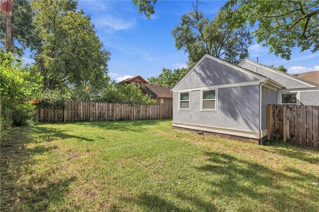 5615 Charlotte Street — photo 30