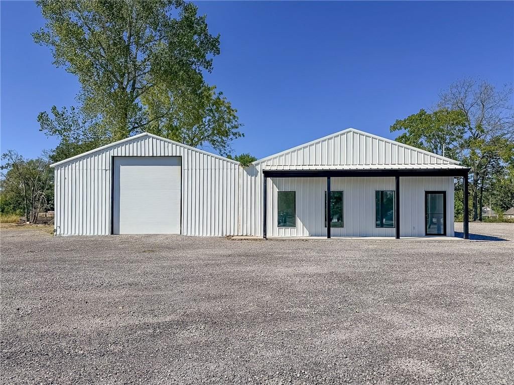 2100 Clinton Road — photo 4