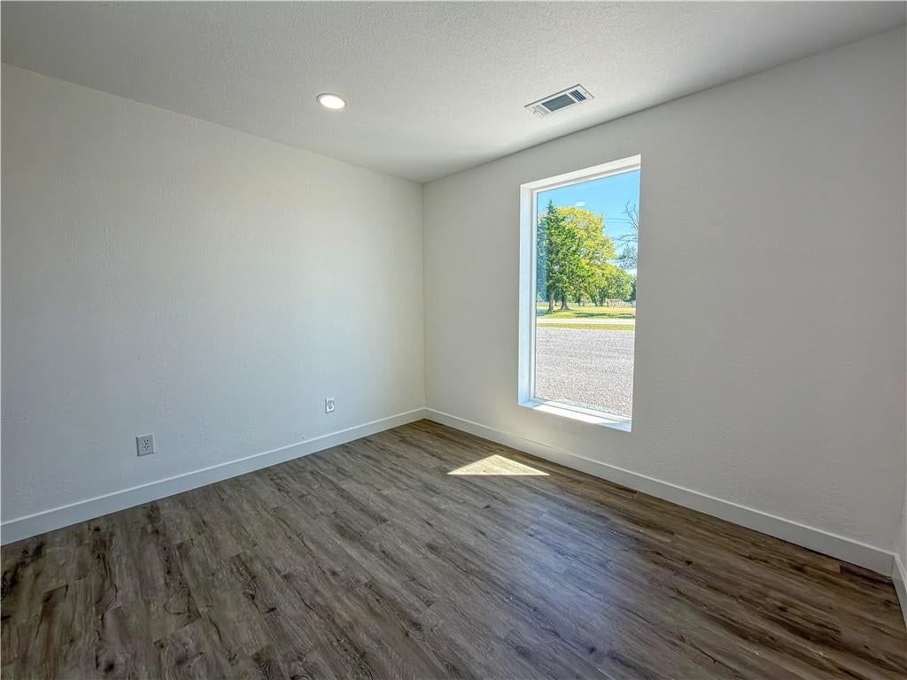 2100 Clinton Road — photo 10