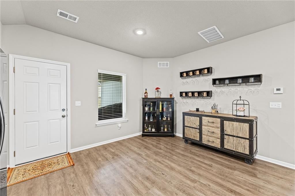 644 N Pear Street — photo 10