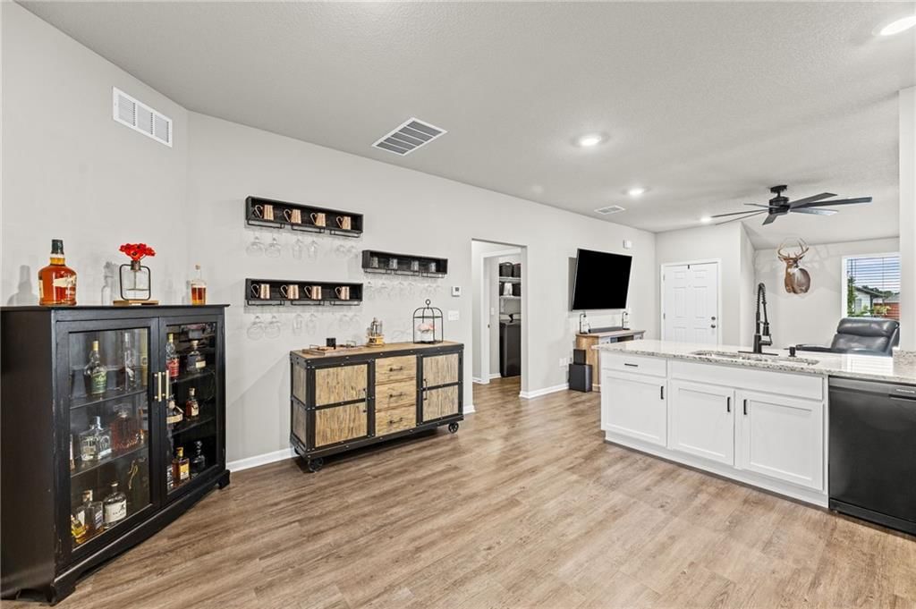 644 N Pear Street — photo 11