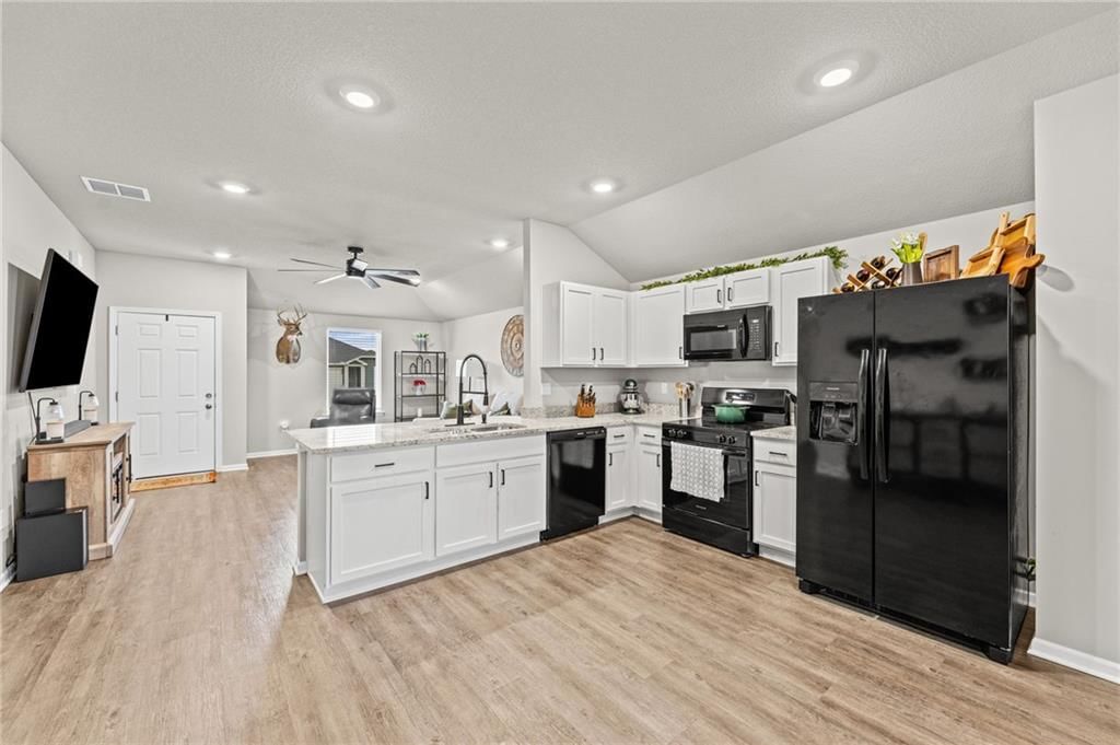 644 N Pear Street — photo 12