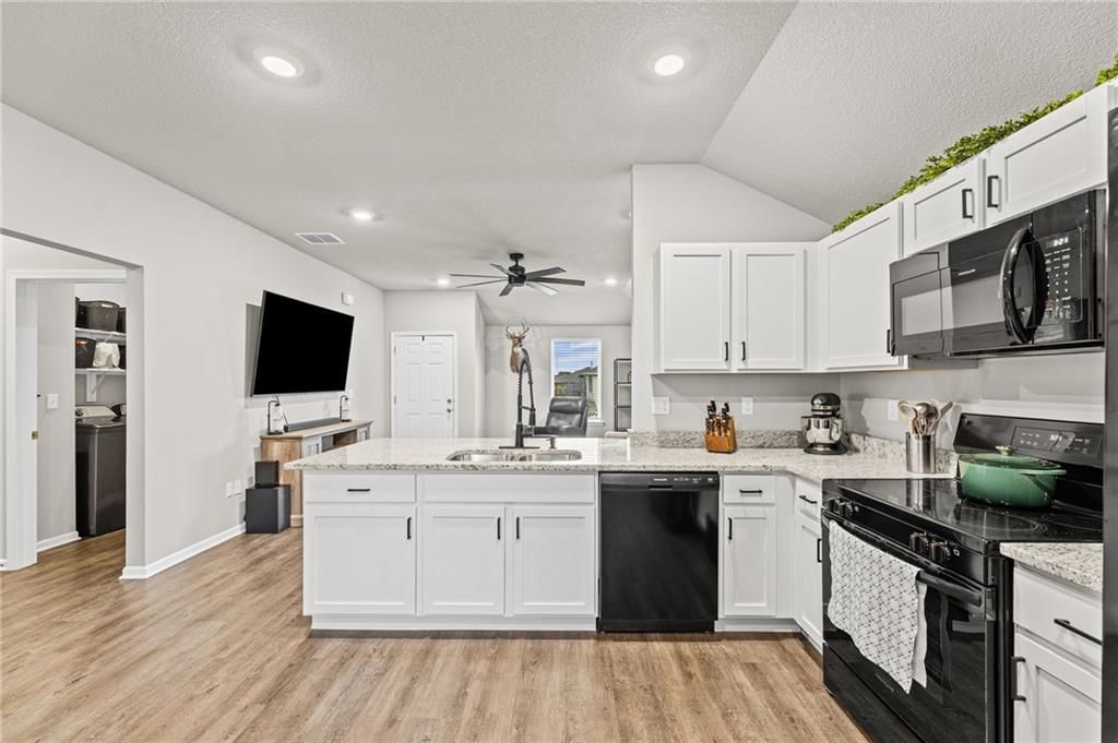 644 N Pear Street — photo 13