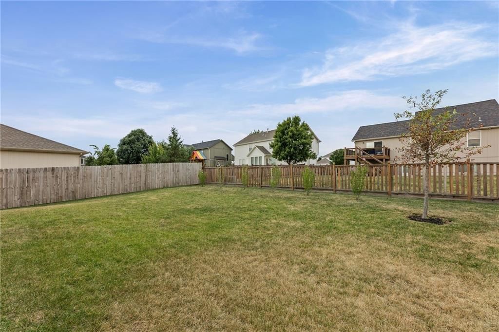 644 N Pear Street — photo 31