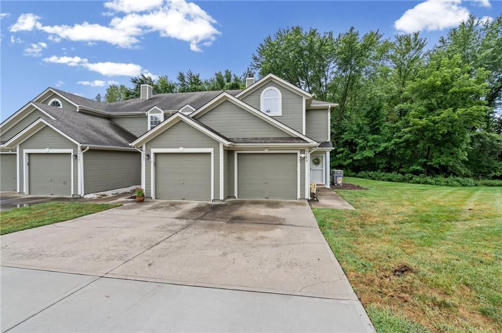 6066 NE Moonstone Drive — photo 2