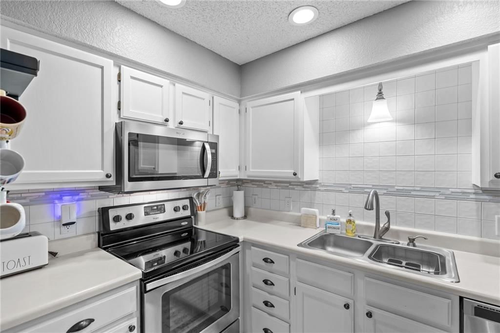 6066 NE Moonstone Drive — photo 11