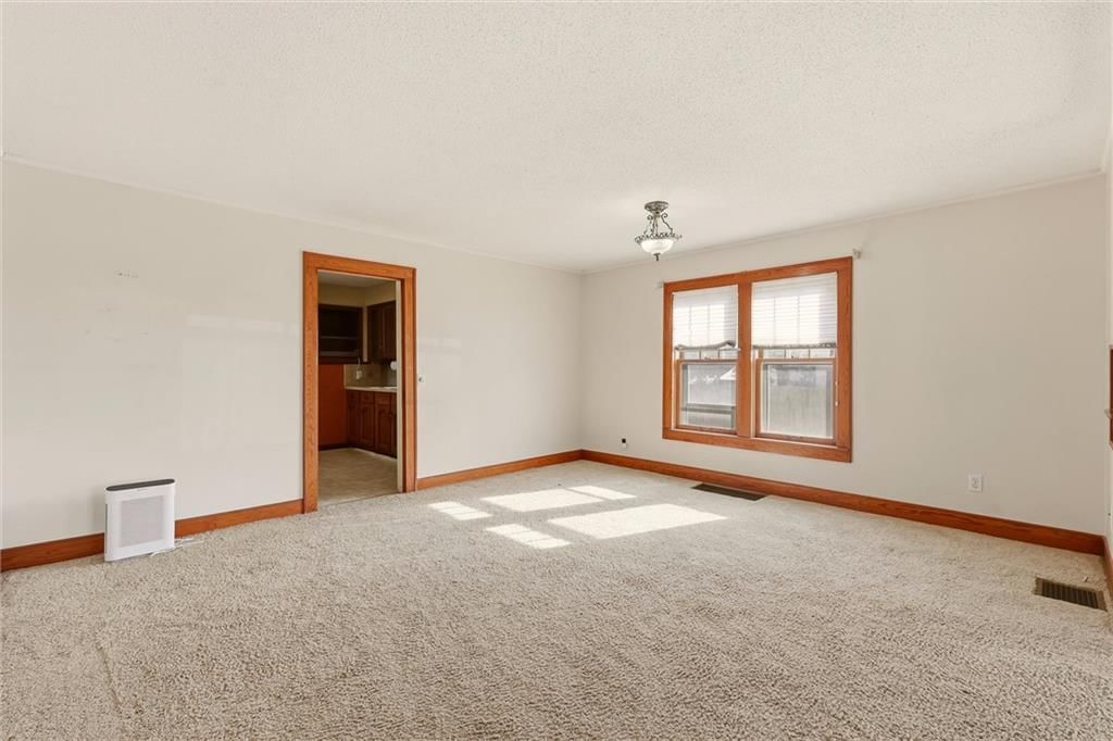 219 W 4th Street — photo 8
