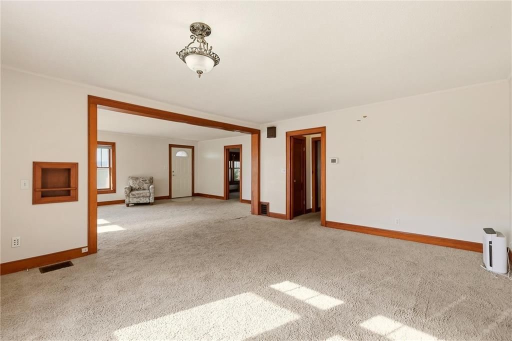 219 W 4th Street — photo 9