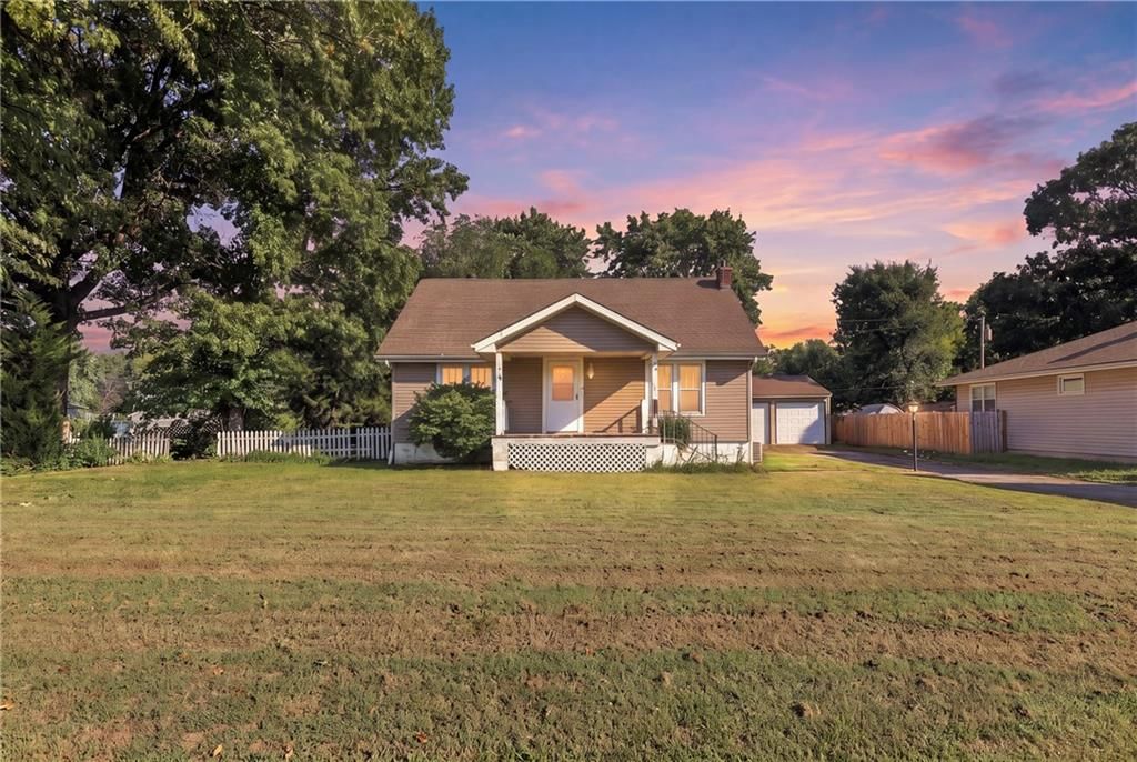 219 W 4th Street, Tonganoxie, KS