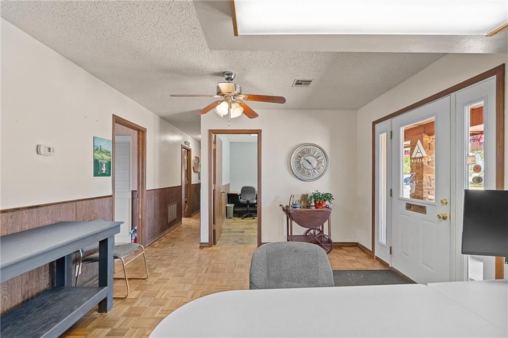 410 E Taylor Street — photo 10