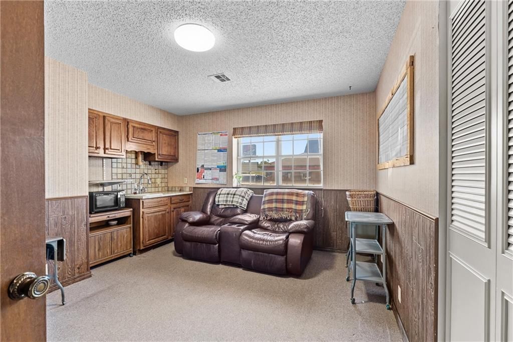 410 E Taylor Street — photo 12