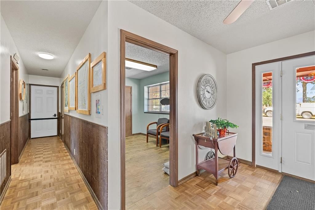 410 E Taylor Street — photo 16