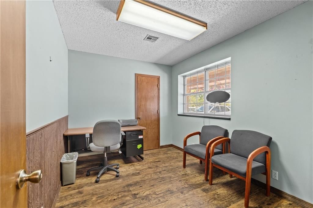 410 E Taylor Street — photo 17