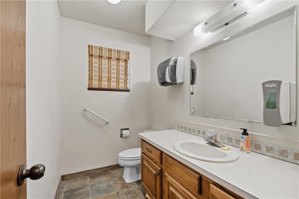 410 E Taylor Street — photo 28