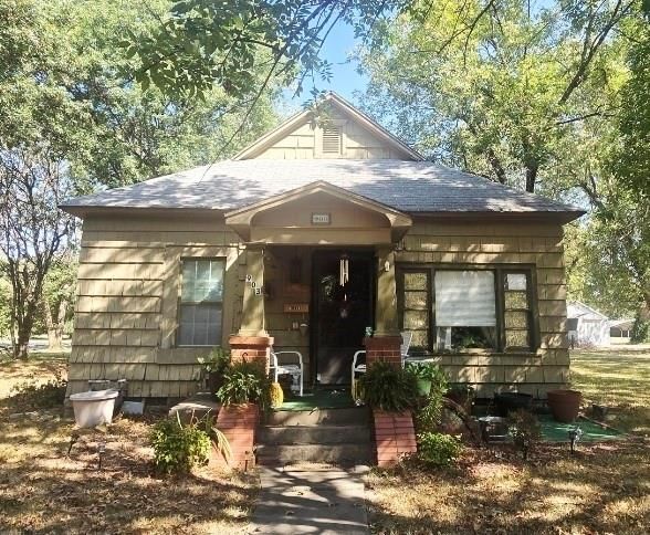 903 E 10th Street — photo 2