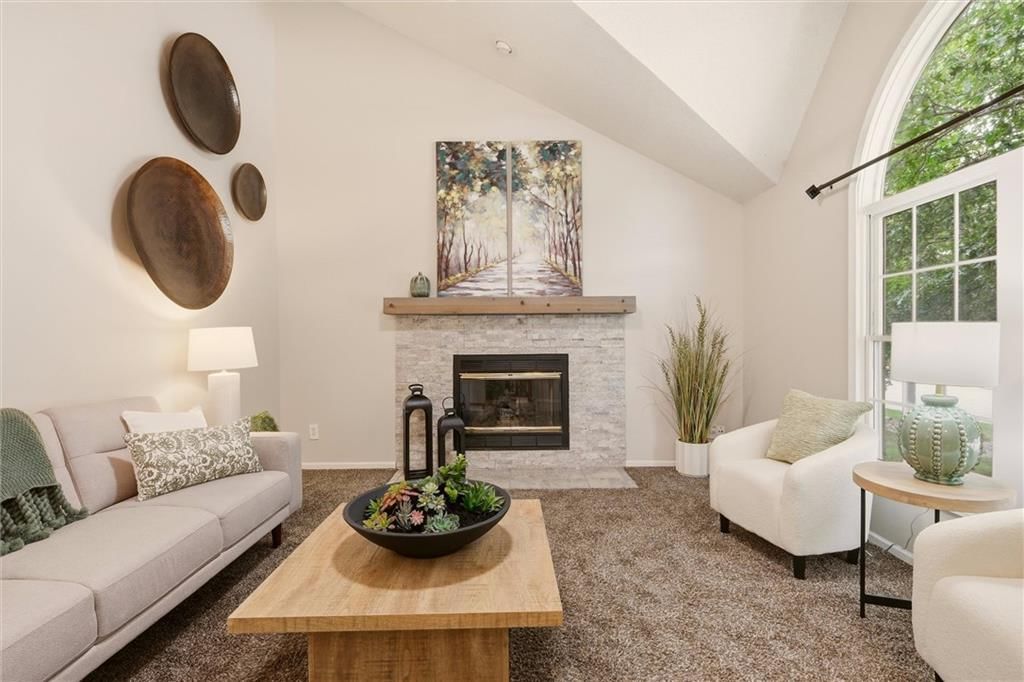 1208 NE Beacon Avenue, Lee's Summit, MO: listing photo 3
