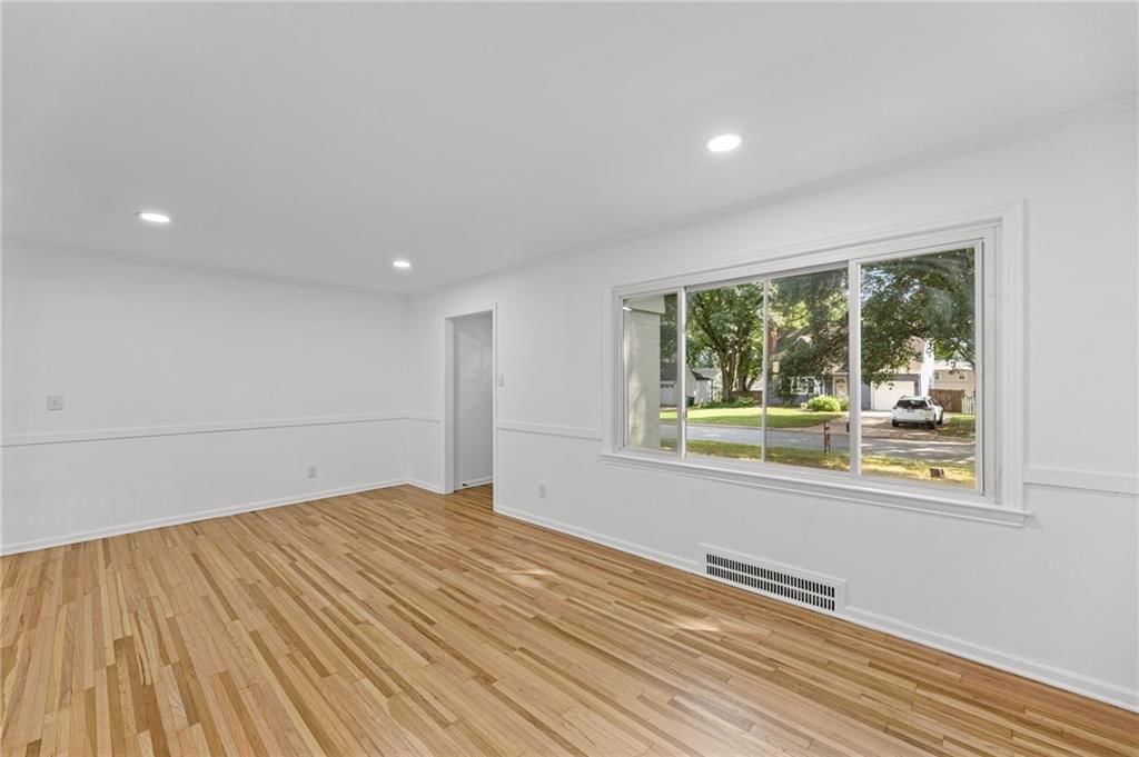 4916 W 57th Terrace — photo 6