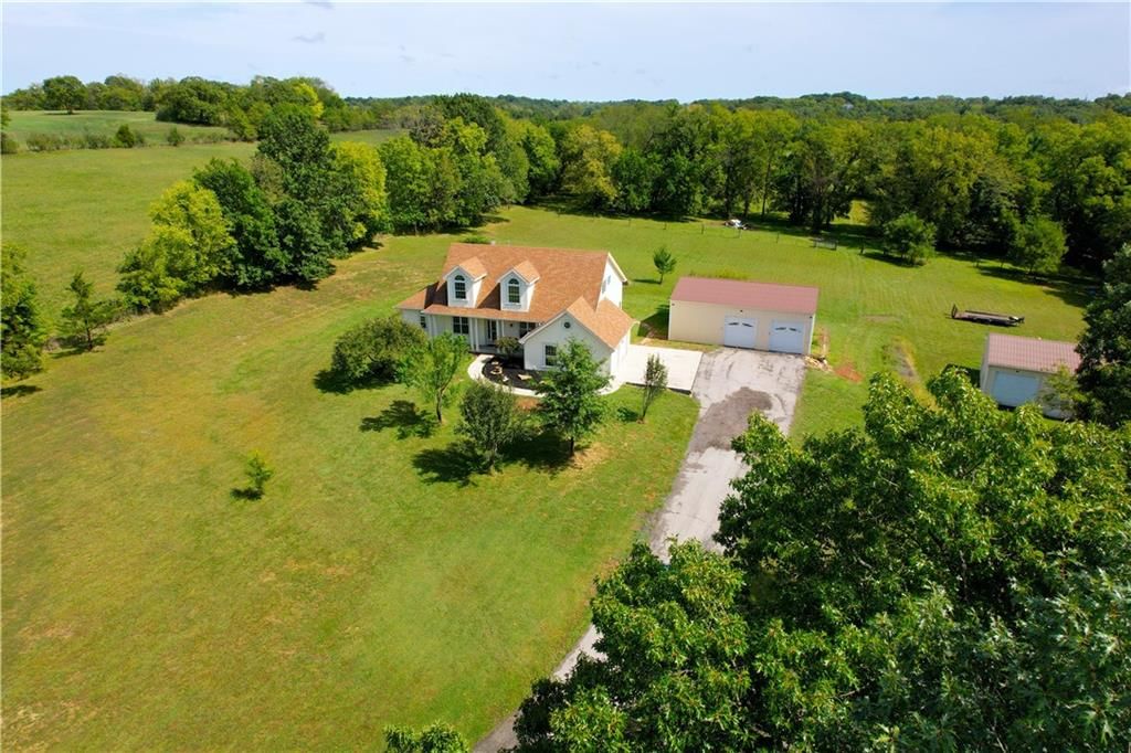 Photo 11 of 59 - 16723 Endsley Road, Kearney, MO 64060