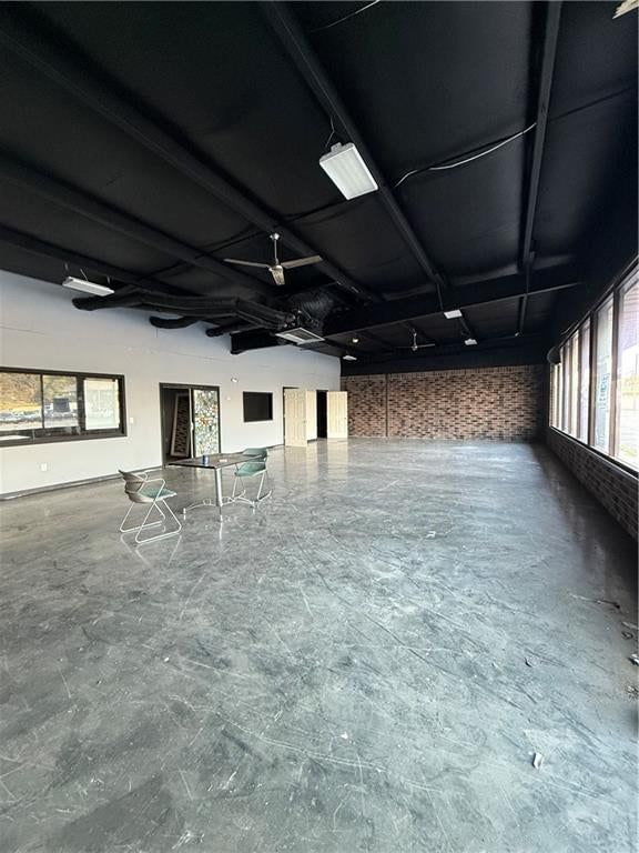 7407 N Oak Trafficway — photo 3