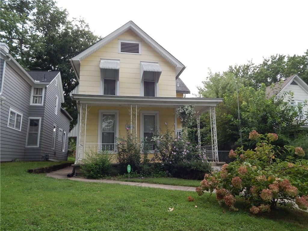 910 Columbia Avenue — photo 1
