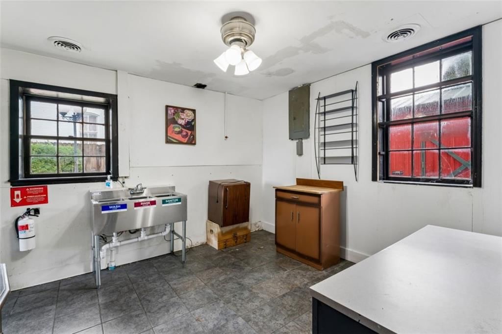 901 Franklin Avenue — photo 16