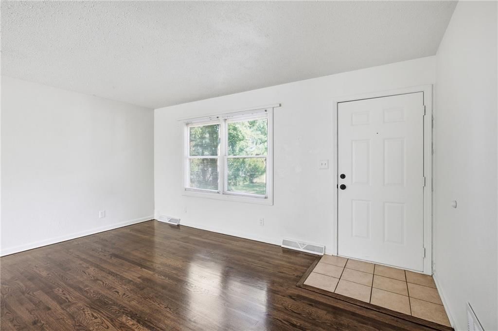 6102 Earnshaw Street — photo 3
