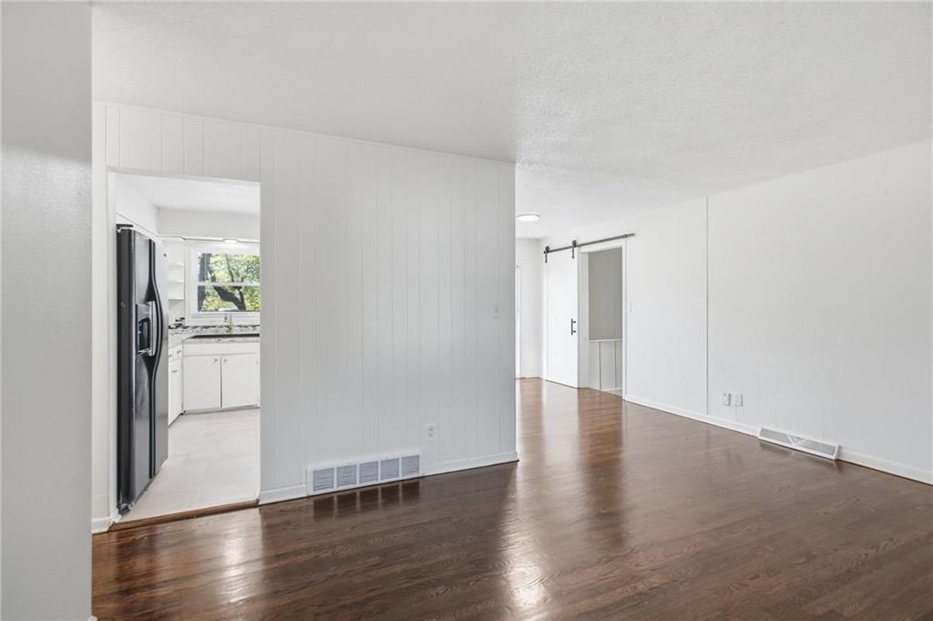6102 Earnshaw Street — photo 4