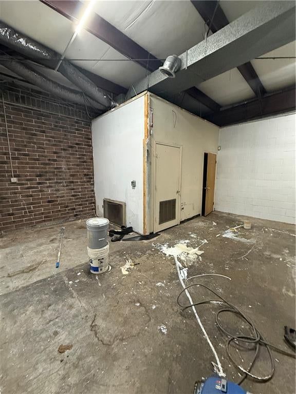 7403 N Oak Trafficway — photo 5