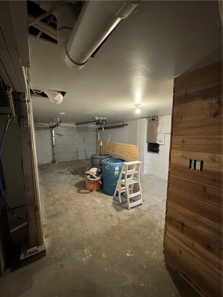 Photo 13 of 16 - 105 City Park Drive, Kansas City, KS 66102