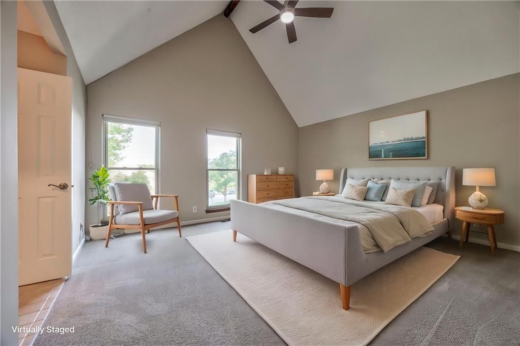 Photo 13 of 33 - 6919 Hallet Drive, Shawnee, KS 66216