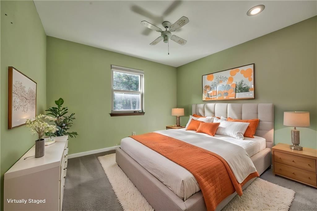 Photo 17 of 33 - 6919 Hallet Drive, Shawnee, KS 66216