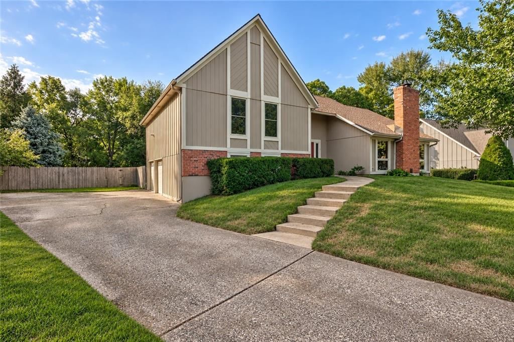 Photo 32 of 33 - 6919 Hallet Drive, Shawnee, KS 66216