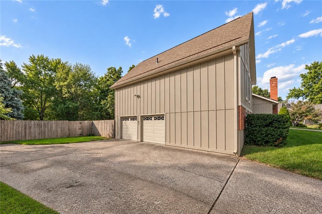 Photo 33 of 33 - 6919 Hallet Drive, Shawnee, KS 66216