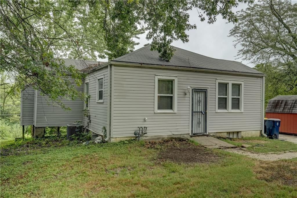 Photo 11 of 41 - 7411 E 83rd Street, Kansas City, MO 64138
