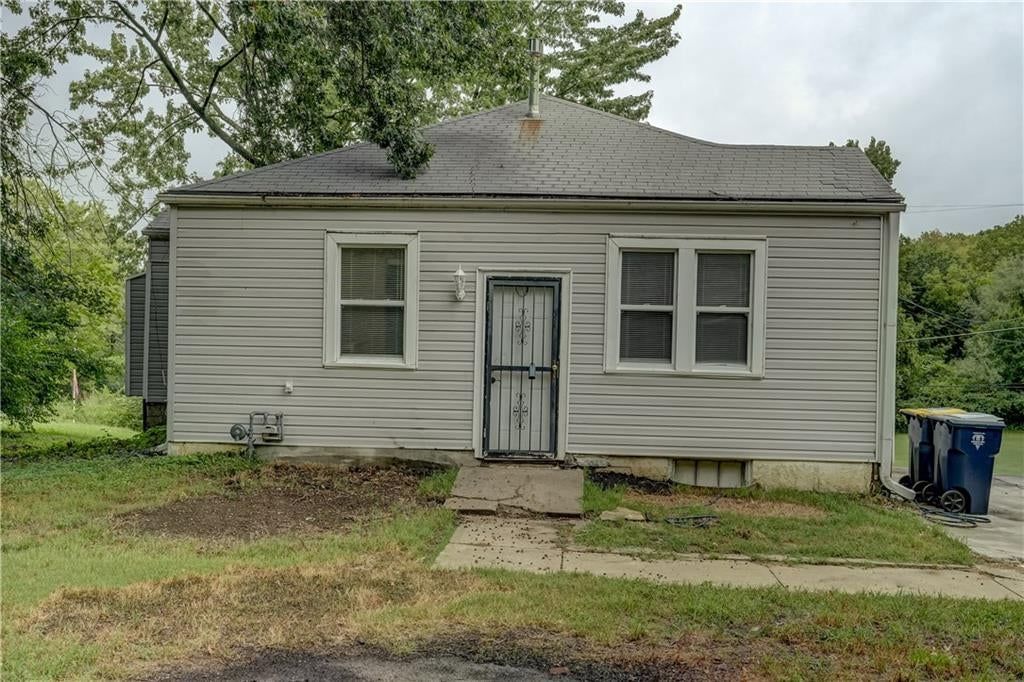 Photo 12 of 41 - 7411 E 83rd Street, Kansas City, MO 64138