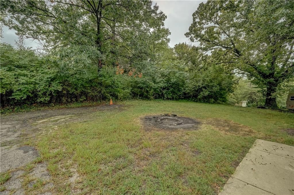 Photo 14 of 41 - 7411 E 83rd Street, Kansas City, MO 64138