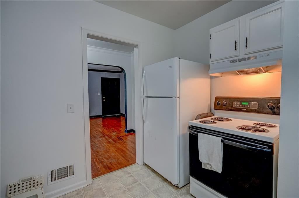 Photo 16 of 41 - 7411 E 83rd Street, Kansas City, MO 64138