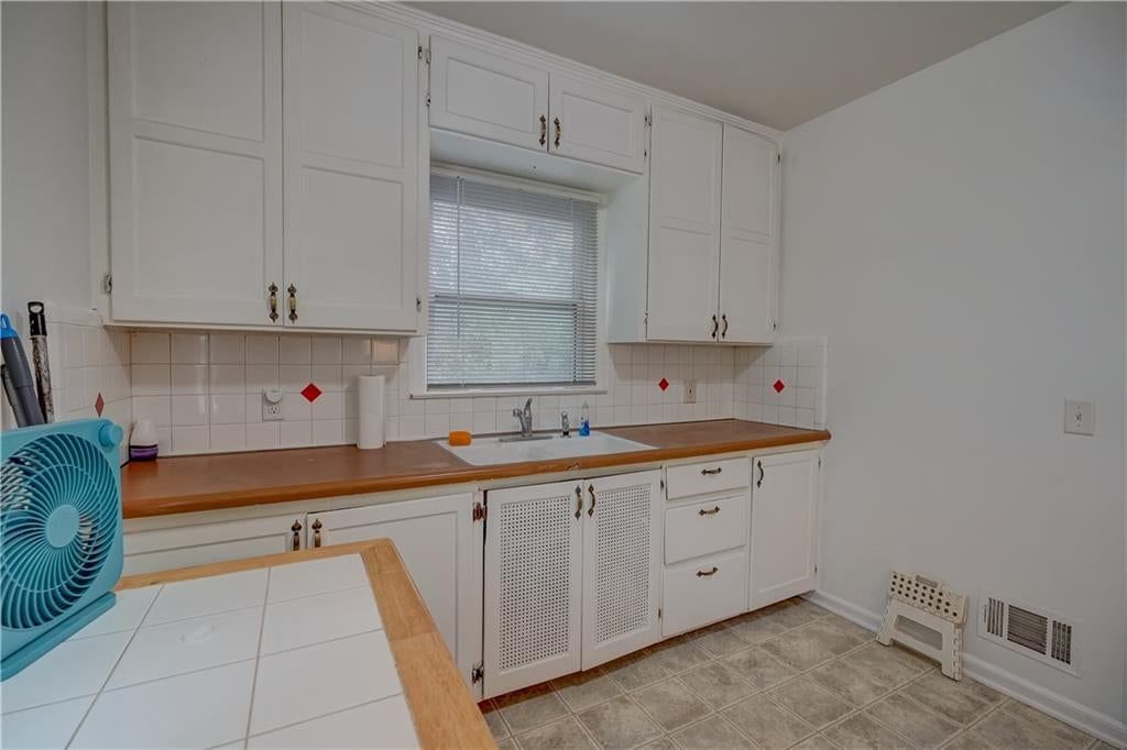 Photo 19 of 41 - 7411 E 83rd Street, Kansas City, MO 64138
