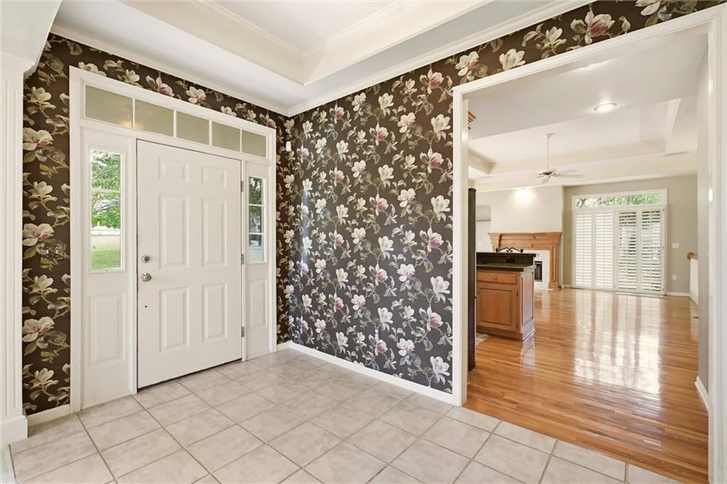 Photo 5 of 36 - 12440 Long Street, Overland Park, KS 66215