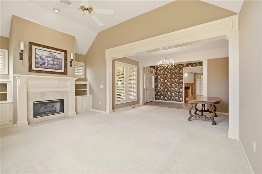 Photo 9 of 36 - 12440 Long Street, Overland Park, KS 66215