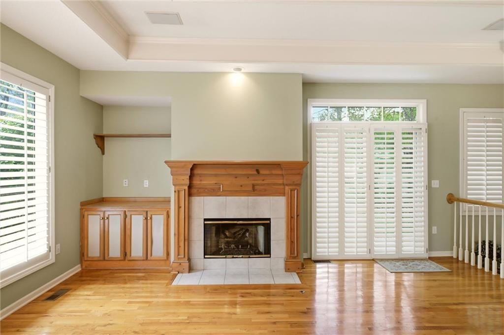 Photo 11 of 36 - 12440 Long Street, Overland Park, KS 66215