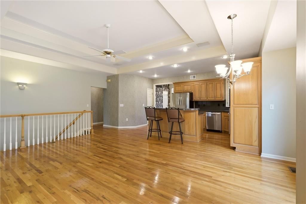 Photo 12 of 36 - 12440 Long Street, Overland Park, KS 66215