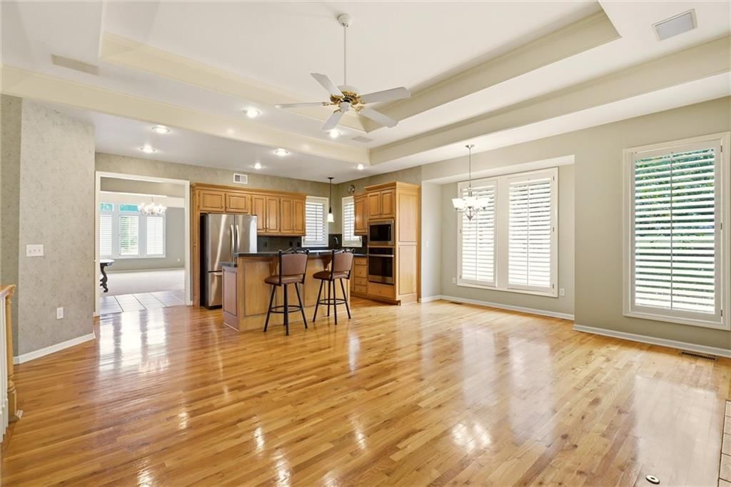 Photo 13 of 36 - 12440 Long Street, Overland Park, KS 66215