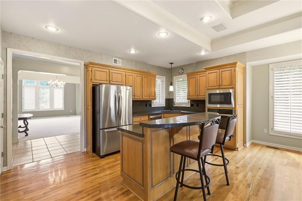 Photo 14 of 36 - 12440 Long Street, Overland Park, KS 66215